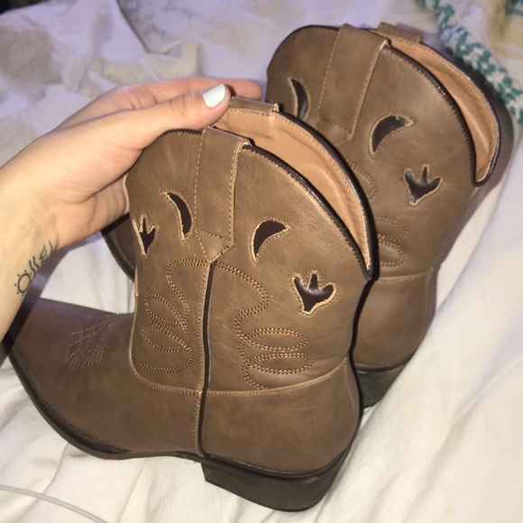 Country Love Boots - Picture 3 of 5